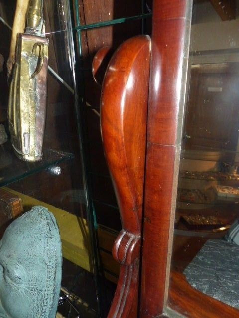 Specchio psichico cubano in mogano fiammato di epoca di restauro