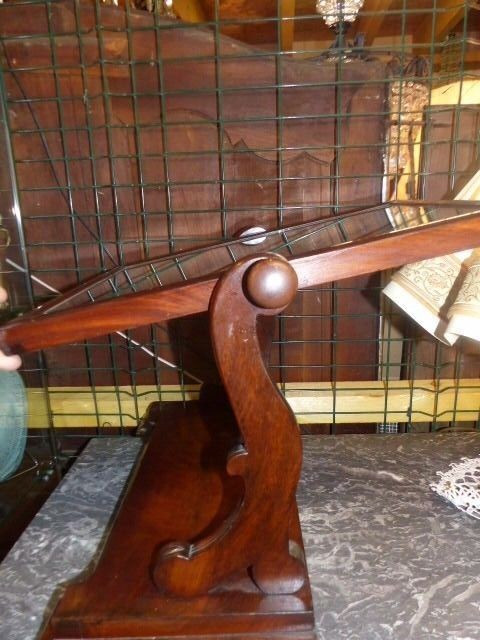 Specchio psichico cubano in mogano fiammato di epoca di restauro