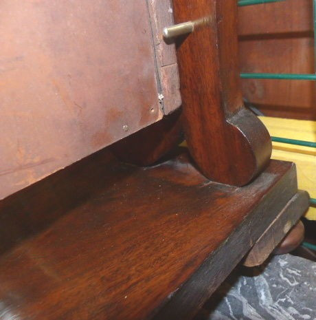 Specchio psichico cubano in mogano fiammato di epoca di restauro