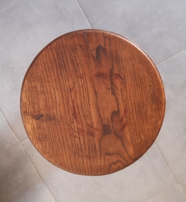 Alter Hocker aus massiver Eiche Volkskunst