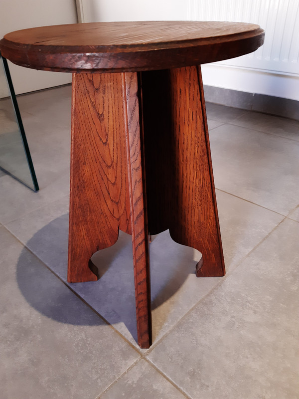 Alter Hocker aus massiver Eiche Volkskunst