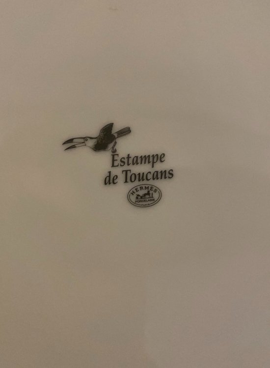 HERMES Paris. "Estampe de Toucans", 6 assiettes en porcelaine en grisaille.