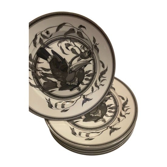 HERMES Paris. "Estampe de Toucans", 6 assiettes en porcelaine en grisaille.