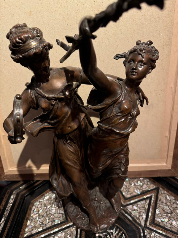 "Zwei Musikerinnen", Bronze mit Medaillenpatina, signiert DUMAIGE, um 1880