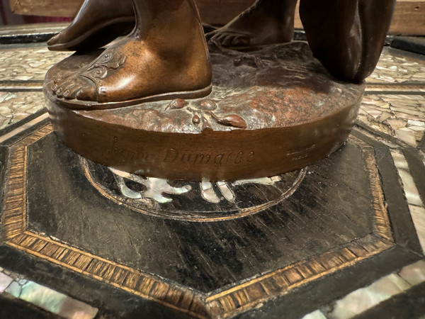"Zwei Musikerinnen", Bronze mit Medaillenpatina, signiert DUMAIGE, um 1880