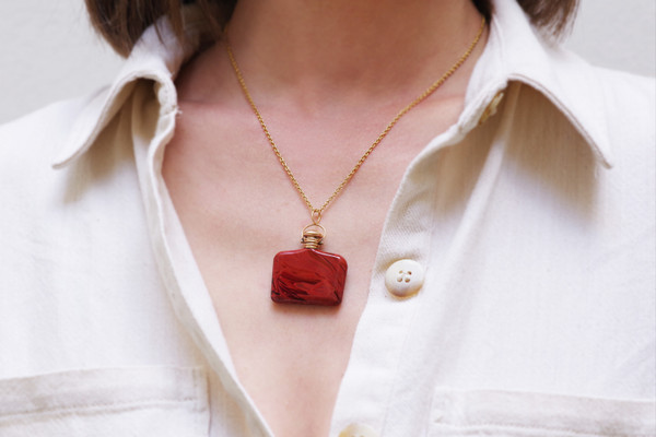 Glass perfume bottle pendant in 18k gold, Antique glass pendant, imitation red jasper