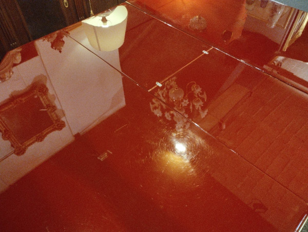 Table - Laque - Rouge Bordeaux - Laiton - v .1970.