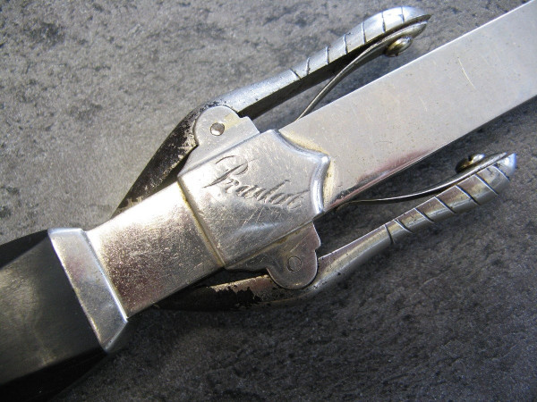 Surgical instrument: De Chassaignac linear crusher.