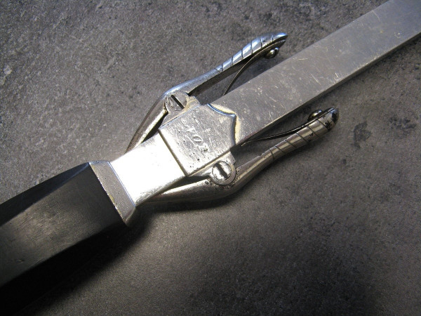 Surgical instrument: De Chassaignac linear crusher.