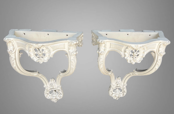PAIRE DE CONSOLES XIXe EN BOIS SCULPTÉ RECHAMPIES BLANC DE STYLE LOUIS XV