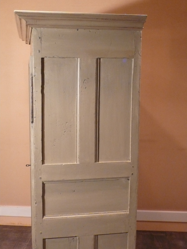 Piccola credenza dipinta in stile Luigi XIV.