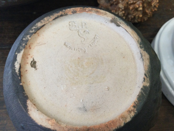 Kleine Vase aus Sandstein aus Montigny sur Loing