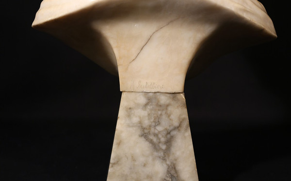 Busto di donna Scultura su marmo