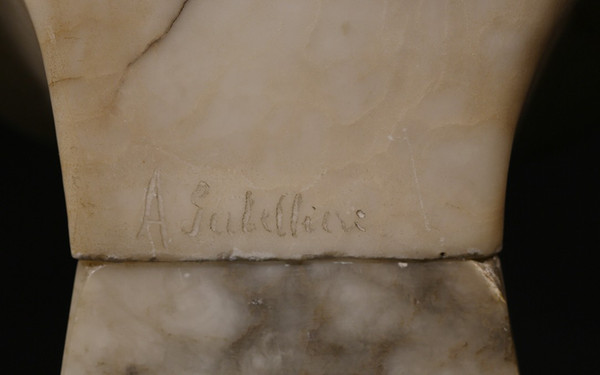 Busto di donna Scultura su marmo