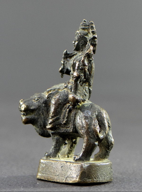 Inde, XIXe Siècle, Rare Statue Miniature De La Déesse Hindoue Durga, En Tenue d'Apparat.