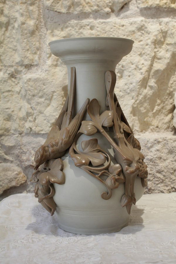 Vaso in gres con rondini e maschere, ceramica di Sarreguemines, fine XIX secolo