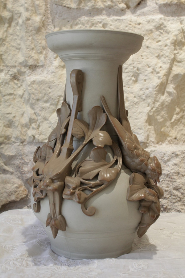 Vaso in gres con rondini e maschere, ceramica di Sarreguemines, fine XIX secolo