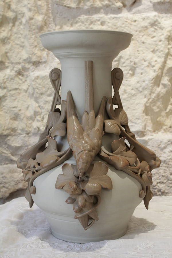 Vaso in gres con rondini e maschere, ceramica di Sarreguemines, fine XIX secolo
