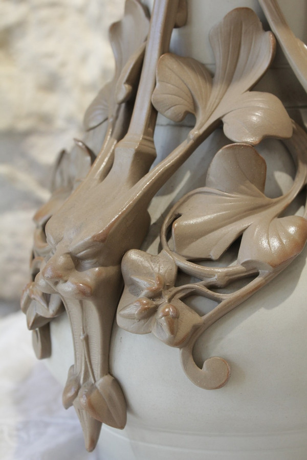 Vaso in gres con rondini e maschere, ceramica di Sarreguemines, fine XIX secolo