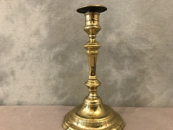Candeliere in bronzo lucido del XIX secolo
