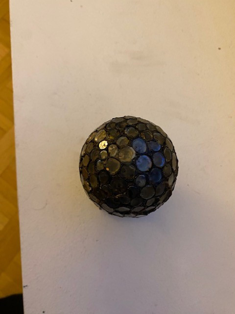Egg sculpture by Line VAUTRIN