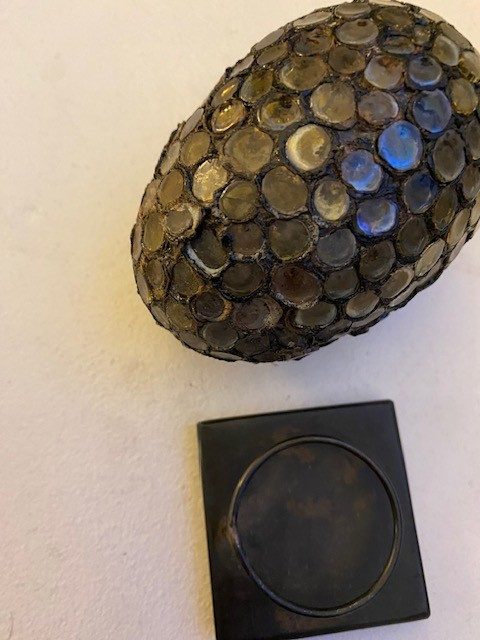 Egg sculpture by Line VAUTRIN