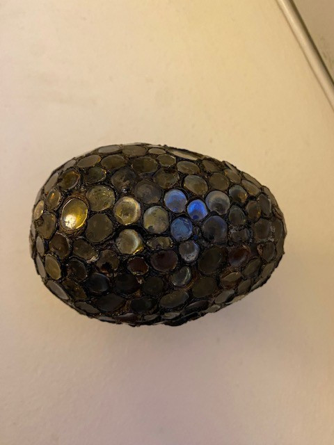 Egg sculpture by Line VAUTRIN