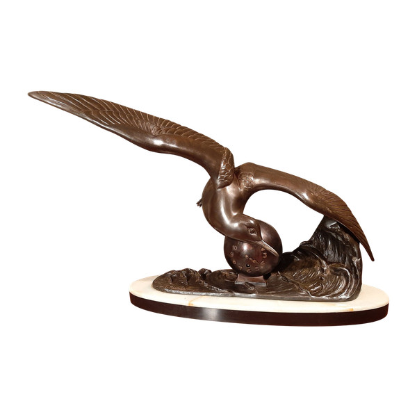 Sculpture en régule patiné représentant une mouette, signée Irénée Rochard.