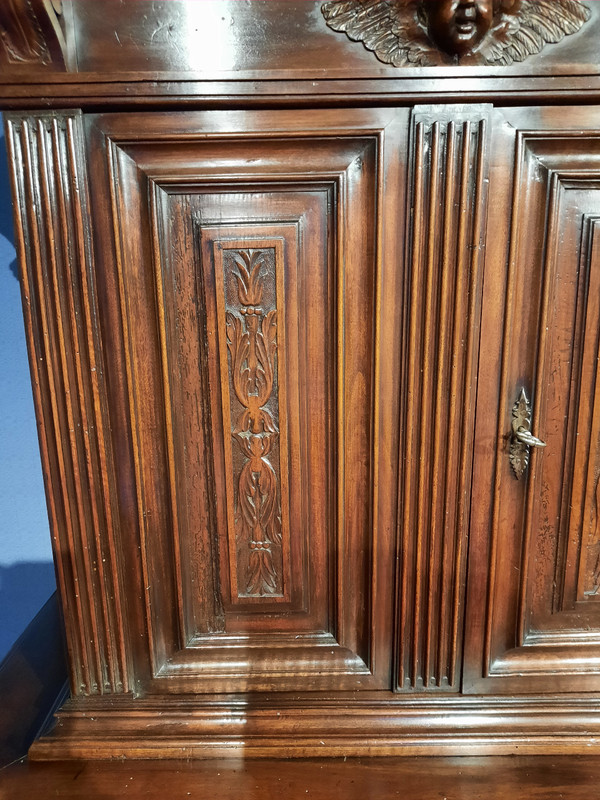 Deux-corps en noyer de style Renaissance, d’époque XIXème siècle.