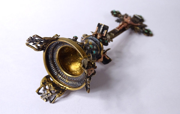 Piccolo Crocifisso Austria Vienna Argento smaltato Cristo turchese XIX secolo