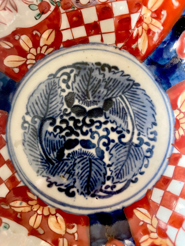 JAPON, PORCELAINE IMARI MONTÉE SUR BRONZE, ÈRE MEIJI, XIXème.
