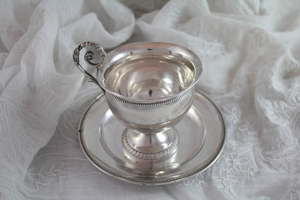 Tazza e piattino in argento massiccio, marchio 'Vieillard', grande garanzia Parigi (1819-1838)