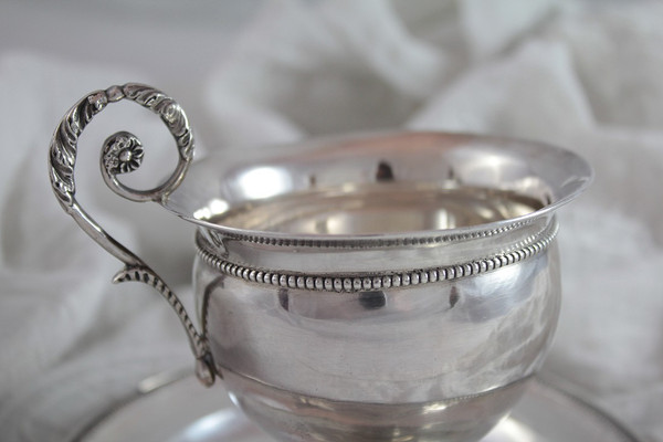 Tazza e piattino in argento massiccio, marchio 'Vieillard', grande garanzia Parigi (1819-1838)