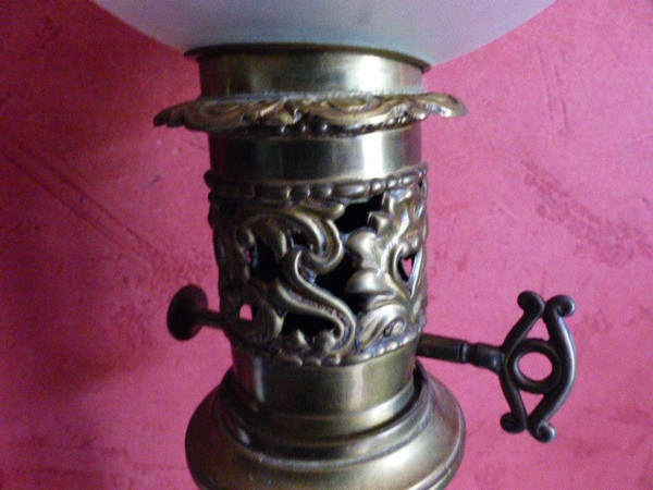 coppia di lucerne opaline del XIX secolo