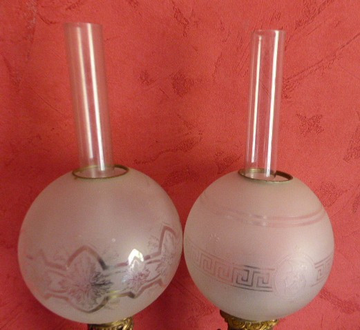 coppia di lucerne opaline del XIX secolo