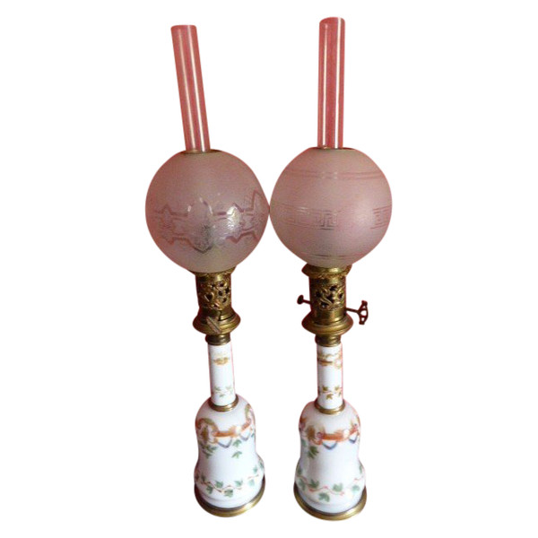 coppia di lucerne opaline del XIX secolo