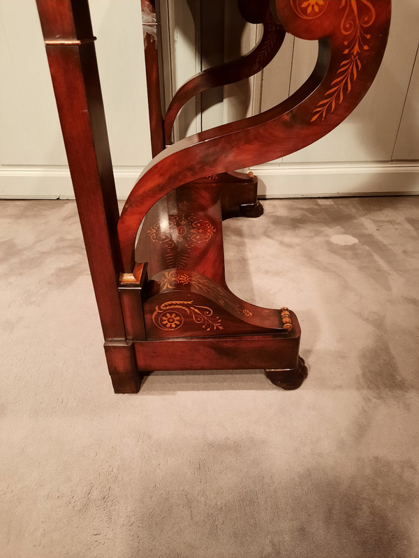 Console d’époque Charles X en acajou et sycomore.
