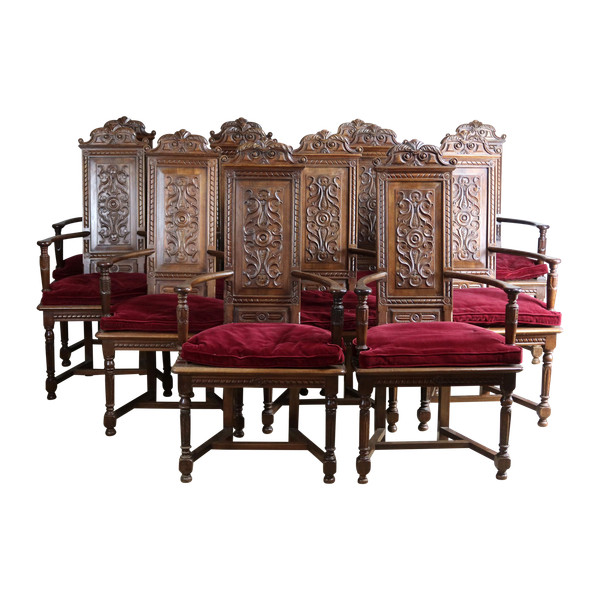 Suite di 12 poltrone in stile rinascimentale