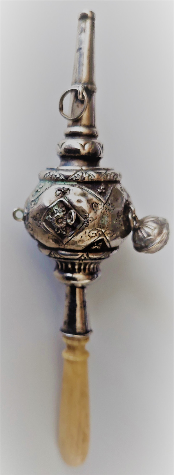 Hochet siffleur en argent d'époque XIXème siècle