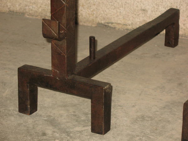 Coppia di candelabri in ferro battuto di epoca Art Déco