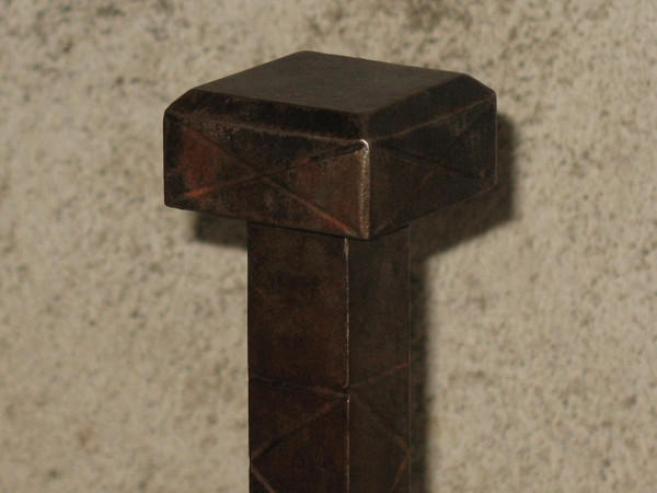 Coppia di candelabri in ferro battuto di epoca Art Déco