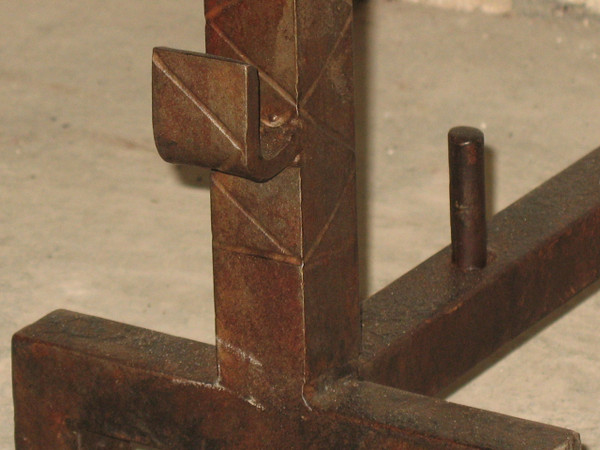 Coppia di candelabri in ferro battuto di epoca Art Déco