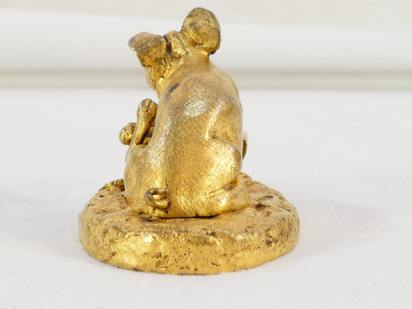 Kleines Schweinchen mit Kübel aus vergoldeter Bronze
