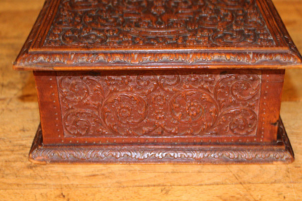 Coffret En Bois De Sainte Lucie - Atelier De César Bagard - XVII° century