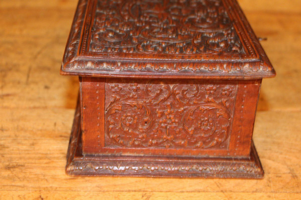 Coffret En Bois De Sainte Lucie - Atelier De César Bagard - XVII° century