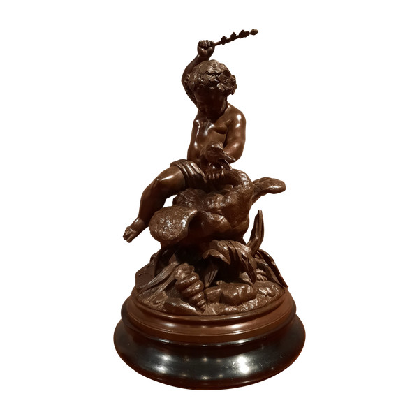 Sculpture en régule d’époque XIXème siècle représentant un putti chevauchant un cygne.