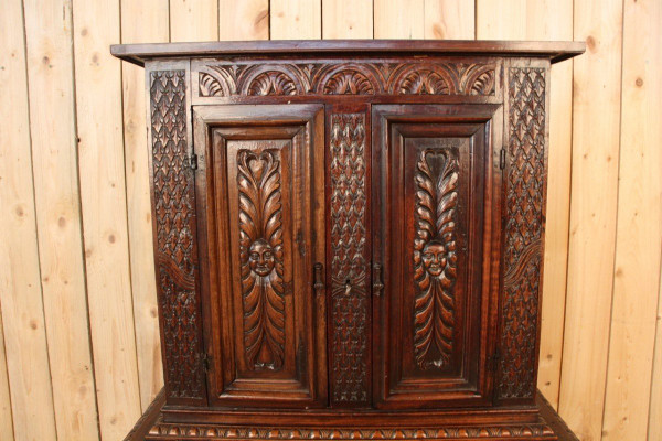 Credenza alta d'epoca In parte del XVII secolo