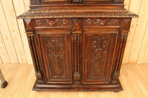 Credenza alta d'epoca In parte del XVII secolo