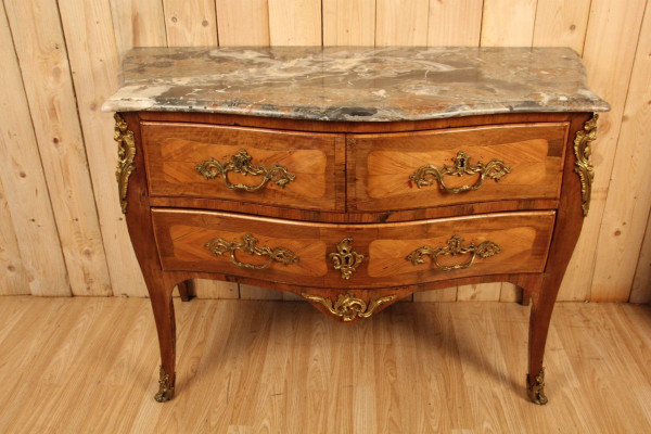 Louis XV period Sauteuse chest of drawers