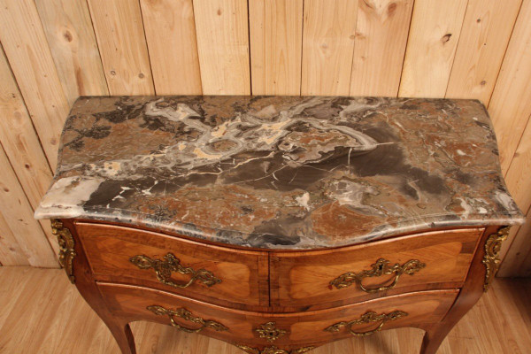 Louis XV period Sauteuse chest of drawers